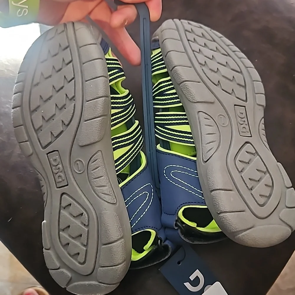 DSG Direct Youth Caged Sandals: BLUE/GREEN: NWT: SIZE 1